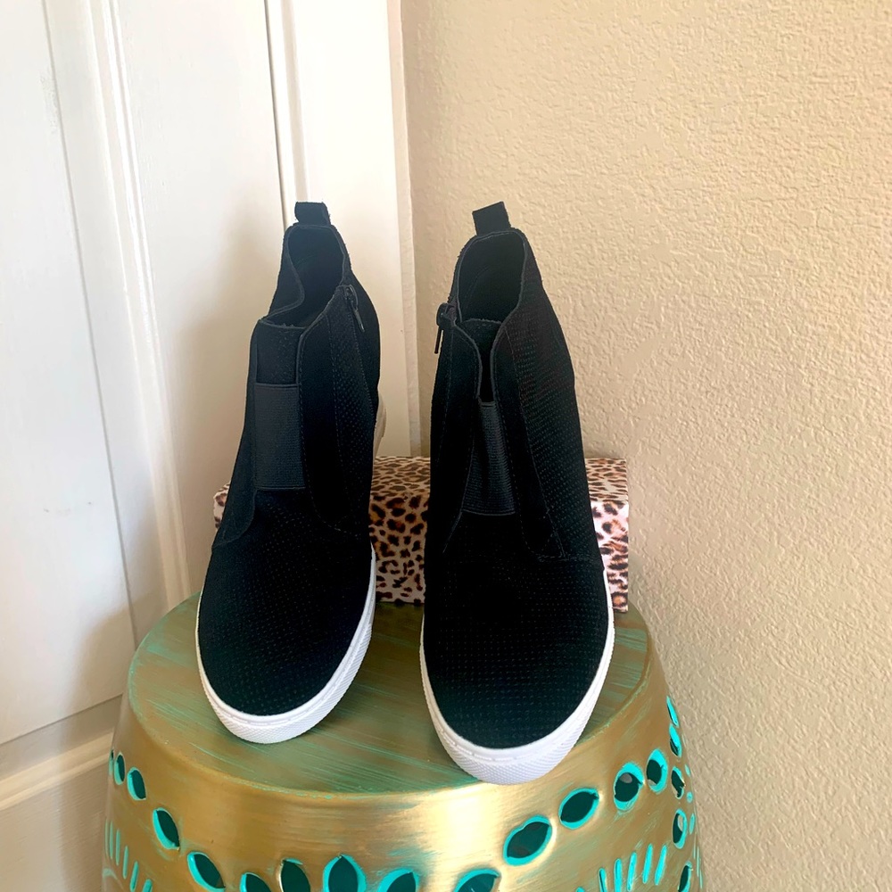 Wedge Sneaker